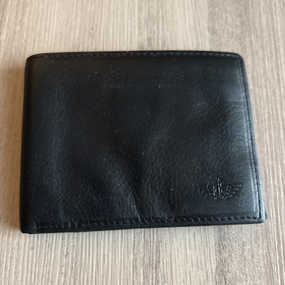 Vintage Dockers Men's Black Full Grain Leather Stitched Wallet Bifold Embossed